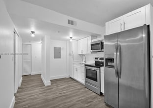 9371 Fontainebleau Blvd, Unit 1101 in Miami, FL - Building Photo - Building Photo