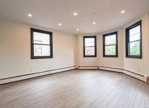 32 Cargill St in Providence, RI - Foto de edificio - Building Photo