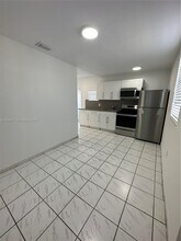 2420 NW 31st St in Miami, FL - Building Photo - Building Photo