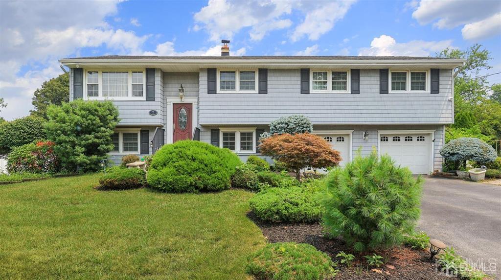 7 Stafford Dr in Piscataway, NJ - Foto de edificio