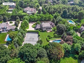 7 Cameron Way in Southampton, NY - Building Photo