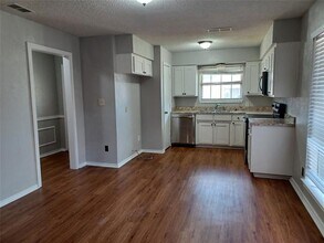 2 Longhurst Ct in Pantego, TX - Building Photo - Building Photo