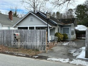 326 Spring St in Hendersonville, NC - Building Photo - Building Photo