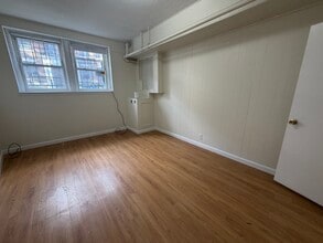 131 Sutherland Rd, Unit A in Boston, MA - Foto de edificio - Building Photo