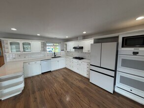 2013 I Ave in Anacortes, WA - Building Photo - Building Photo