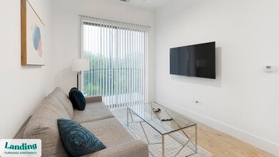 650 E Sycamore St in Denton, TX - Building Photo - Building Photo