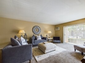 Renaissance at Carol Stream in Carol Stream, IL - Building Photo