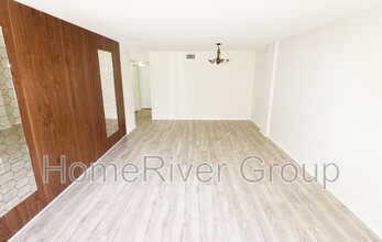 10852 N Kendall Dr in Miami, FL - Building Photo - Building Photo