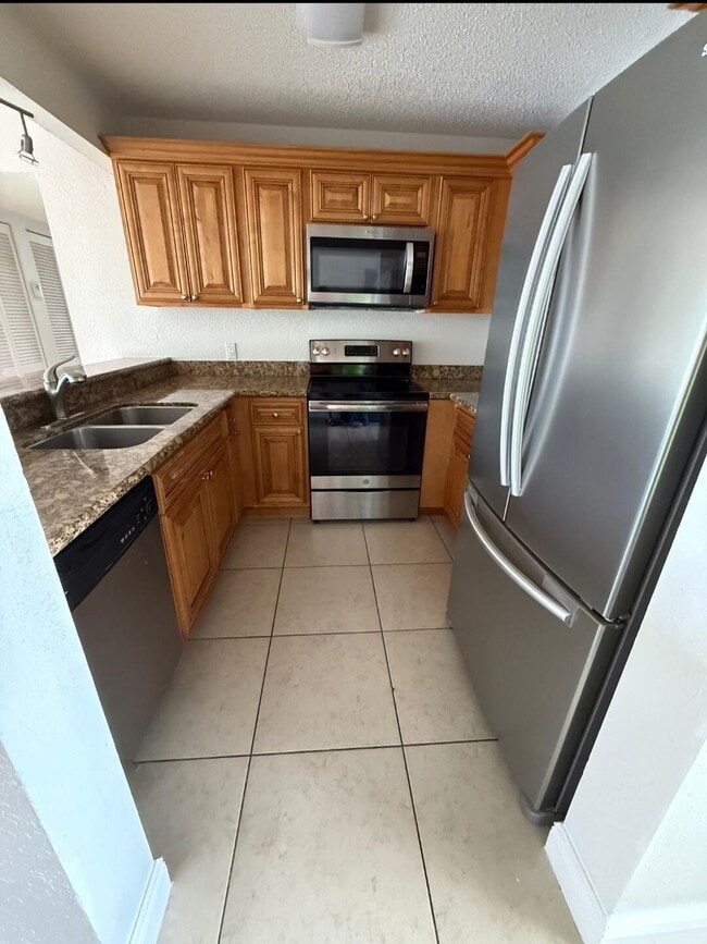 1484 Lake Crystal Dr in West Palm Beach, FL - Building Photo - Building Photo