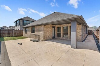 214 Garden Grove Dr in Waxahachie, TX - Building Photo - Building Photo