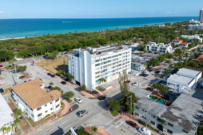 Harding Hall Condominium in Miami Beach, FL - Foto de edificio - Building Photo