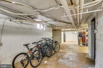 6603 E Wakefield Dr-Unit -B2 in Alexandria, VA - Foto de edificio - Building Photo