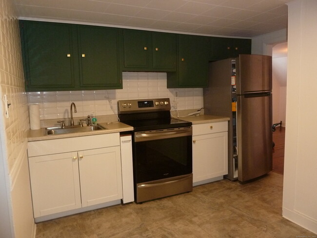 15 Forest St in Torrington, CT - Building Photo - Building Photo