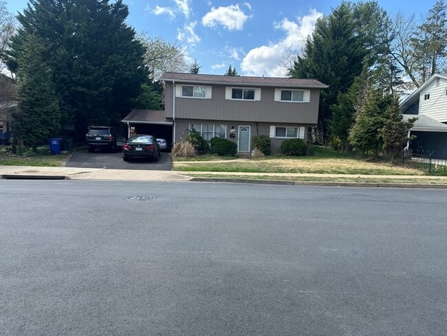 4240 Sideburn Rd in Fairfax, VA - Building Photo - Building Photo