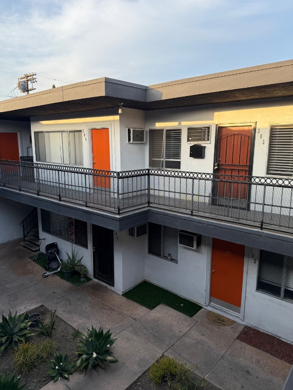 5741 Virginia Ave in Los Angeles, CA - Building Photo - Building Photo