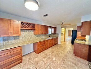 3010 Pine St in Galveston, TX - Foto de edificio - Building Photo