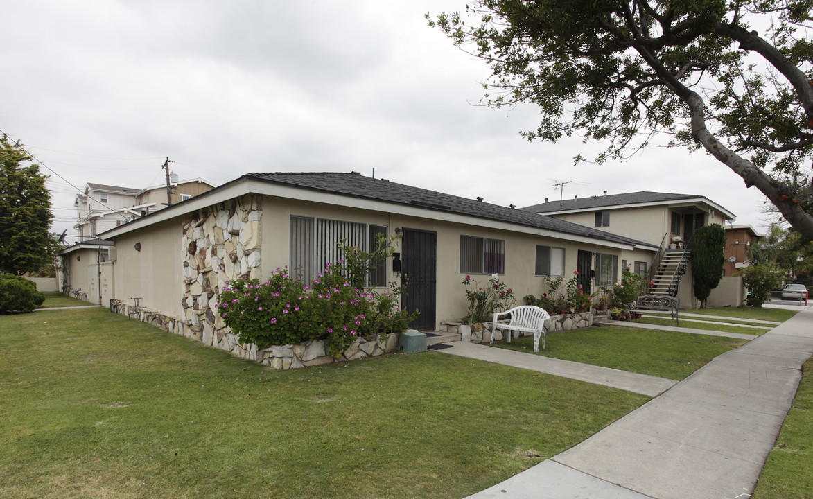 1251-1261 E Broadway in Anaheim, CA - Building Photo