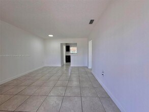 3630 SW 87th Ave in Miami, FL - Building Photo - Building Photo