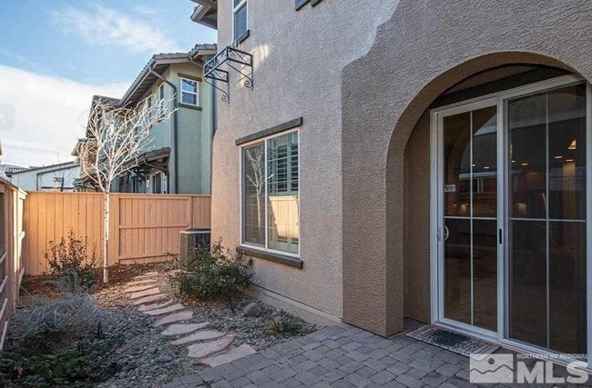 1828 Wind Ranch Rd in Reno, NV - Foto de edificio - Building Photo