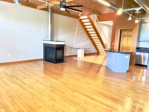 1675 Town Center St in Aurora, IL - Building Photo - Building Photo