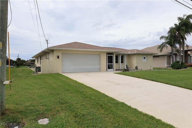 2106 SW 51st St in Cape Coral, FL - Building Photo - Building Photo