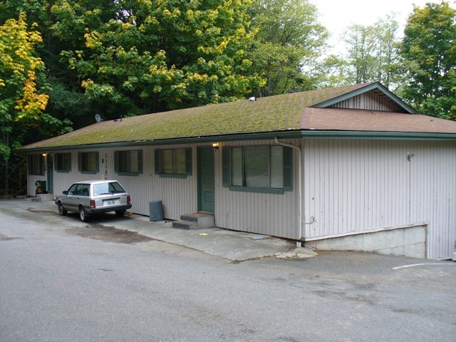 Yew Street Apartments in Bellingham, WA - Foto de edificio