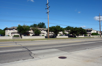 Hoover Park Heights in Warren, MI - Building Photo - Building Photo