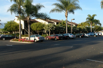 Hollipat Apartments in Santa Barbara, CA - Building Photo - Building Photo