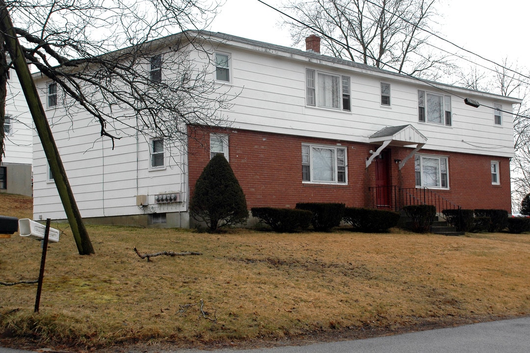 1 Mill Rd in Dudley, MA - Foto de edificio