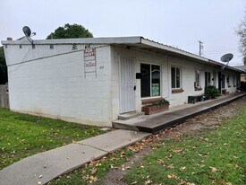 416 Hilborn St in Lodi, CA - Building Photo