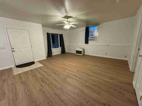 30776 Crag View Dr in Dunsmuir, CA - Foto de edificio - Building Photo