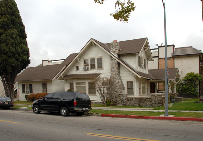 301 N Kenwood St in Glendale, CA - Foto de edificio - Building Photo