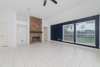 3323 Shadowfern Dr in Houston, TX - Building Photo - Building Photo