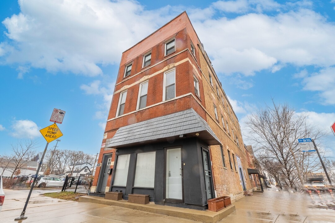 1933 W 23rd St, Unit 1R in Chicago, IL - Building Photo