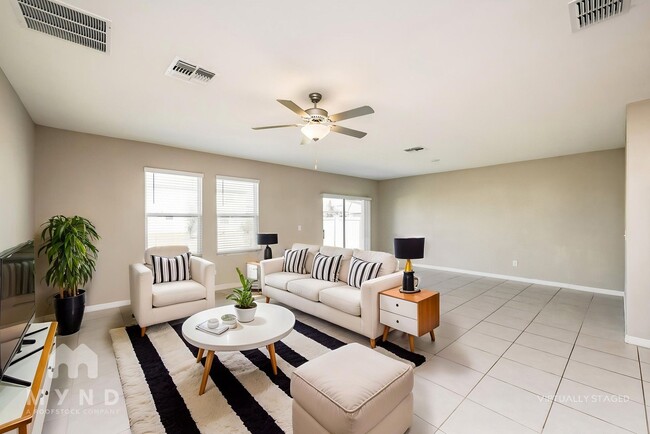 31526 Sun Kettle Lp in Wesley Chapel, FL - Building Photo - Building Photo