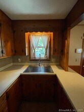 375 Toll Gate Rd in Groton, CT - Foto de edificio - Building Photo