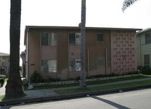 258 E Vernon St in Long Beach, CA - Foto de edificio - Building Photo