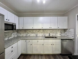 204 N Laurel Ave in Charlotte, NC - Building Photo