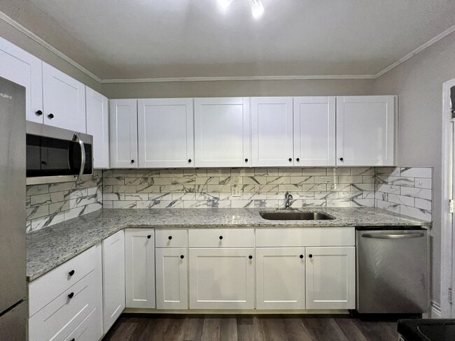 property at 204 N Laurel Ave