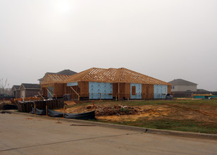 Creekside in Crowley, TX - Foto de edificio - Building Photo