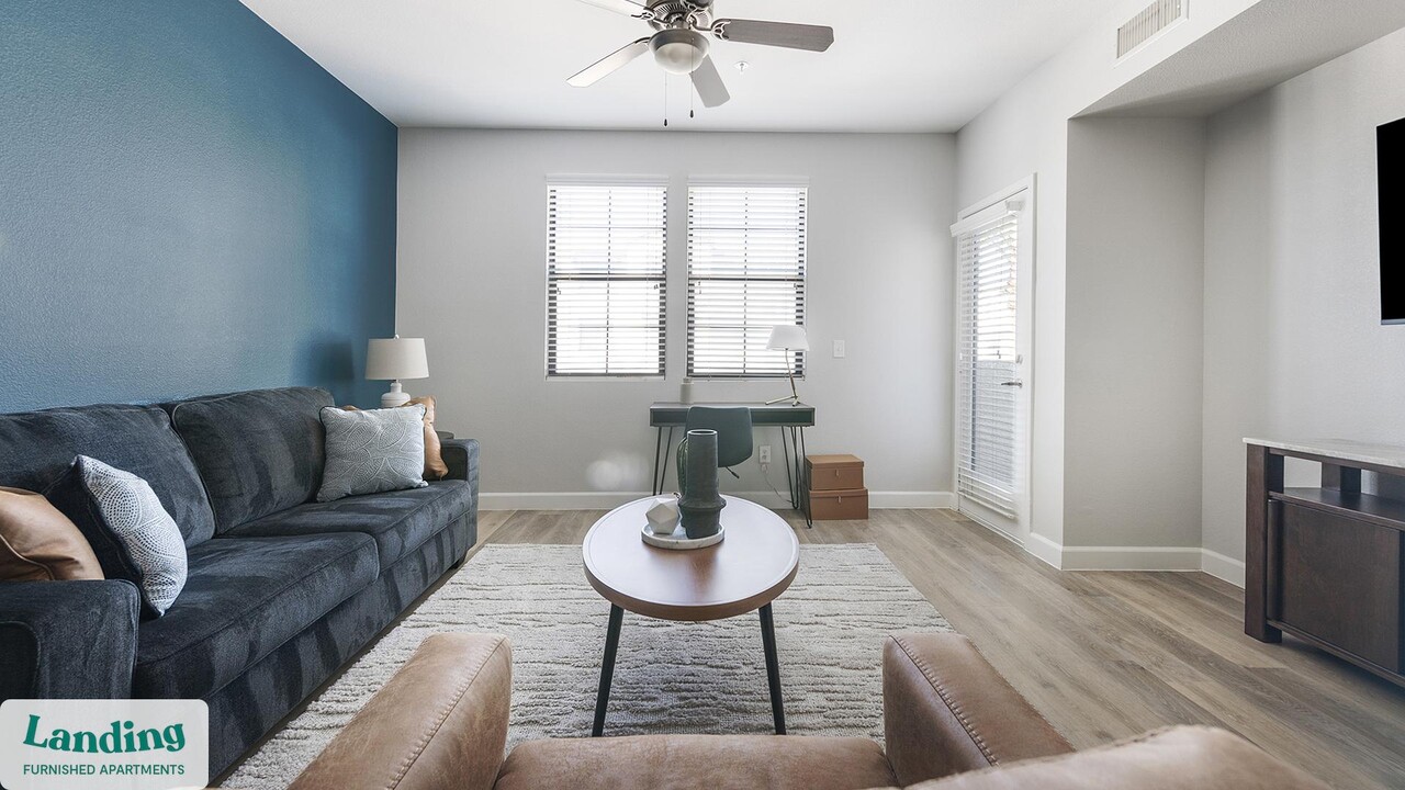 9242 W Russell Rd in Las Vegas, NV - Building Photo