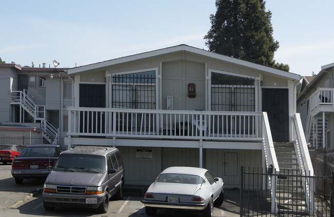 7210 Macarthur Blvd in Oakland, CA - Foto de edificio - Building Photo