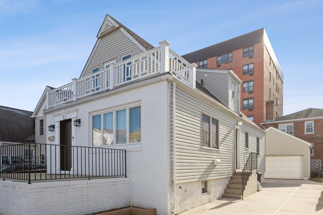 322 E Penn St in Long Beach, NY - Building Photo - Building Photo