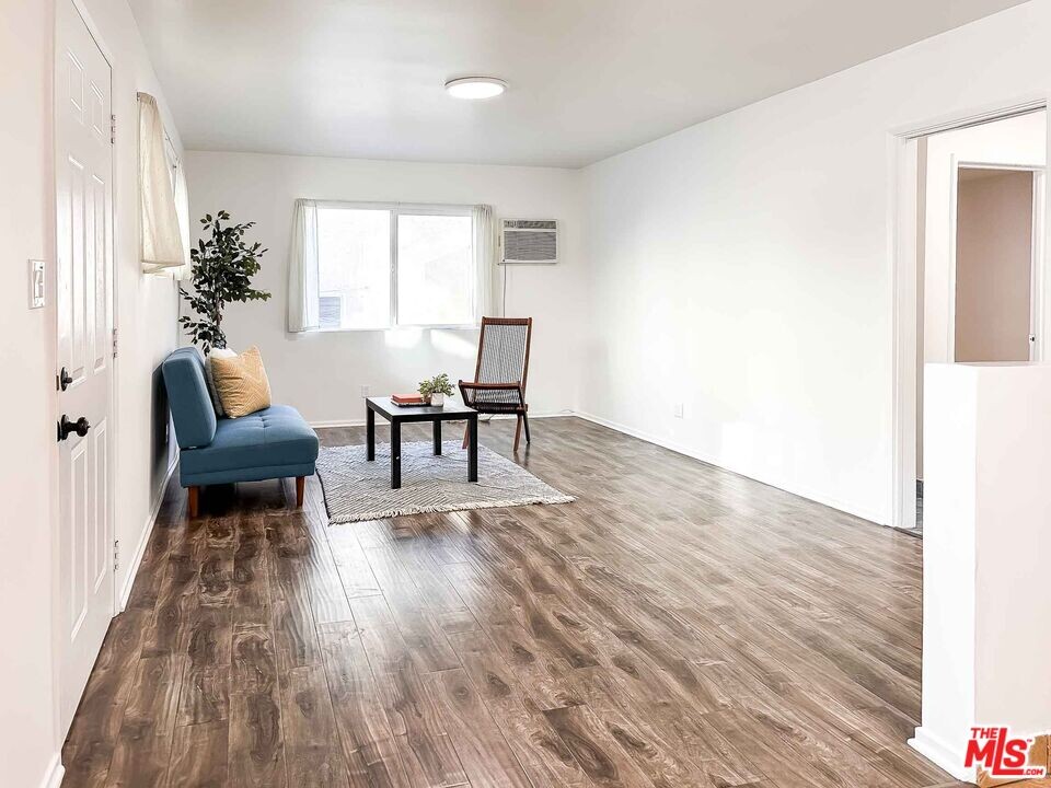 1421 Waterloo St in Los Angeles, CA - Building Photo