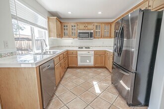 23828 Oakhurst Dr in Santa Clarita, CA - Building Photo - Building Photo