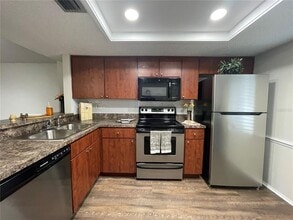 112 Palmetto Ct in Oldsmar, FL - Building Photo - Building Photo