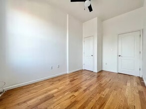 Furnished room/NOT APARTMENT in Brooklyn, NY - Foto de edificio - Building Photo