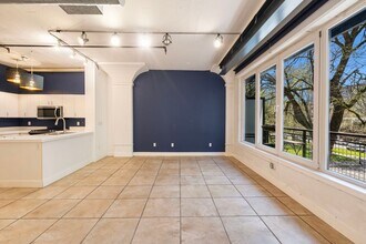 300 NW 8th Ave in Portland, OR - Building Photo - Building Photo