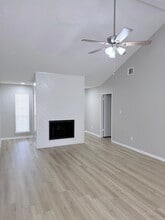 1315 Tiny Tree Dr in Missouri City, TX - Building Photo - Building Photo