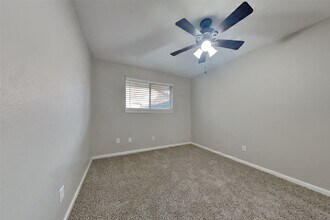 2311 Whispering Wind Ln in Humble, TX - Foto de edificio - Building Photo